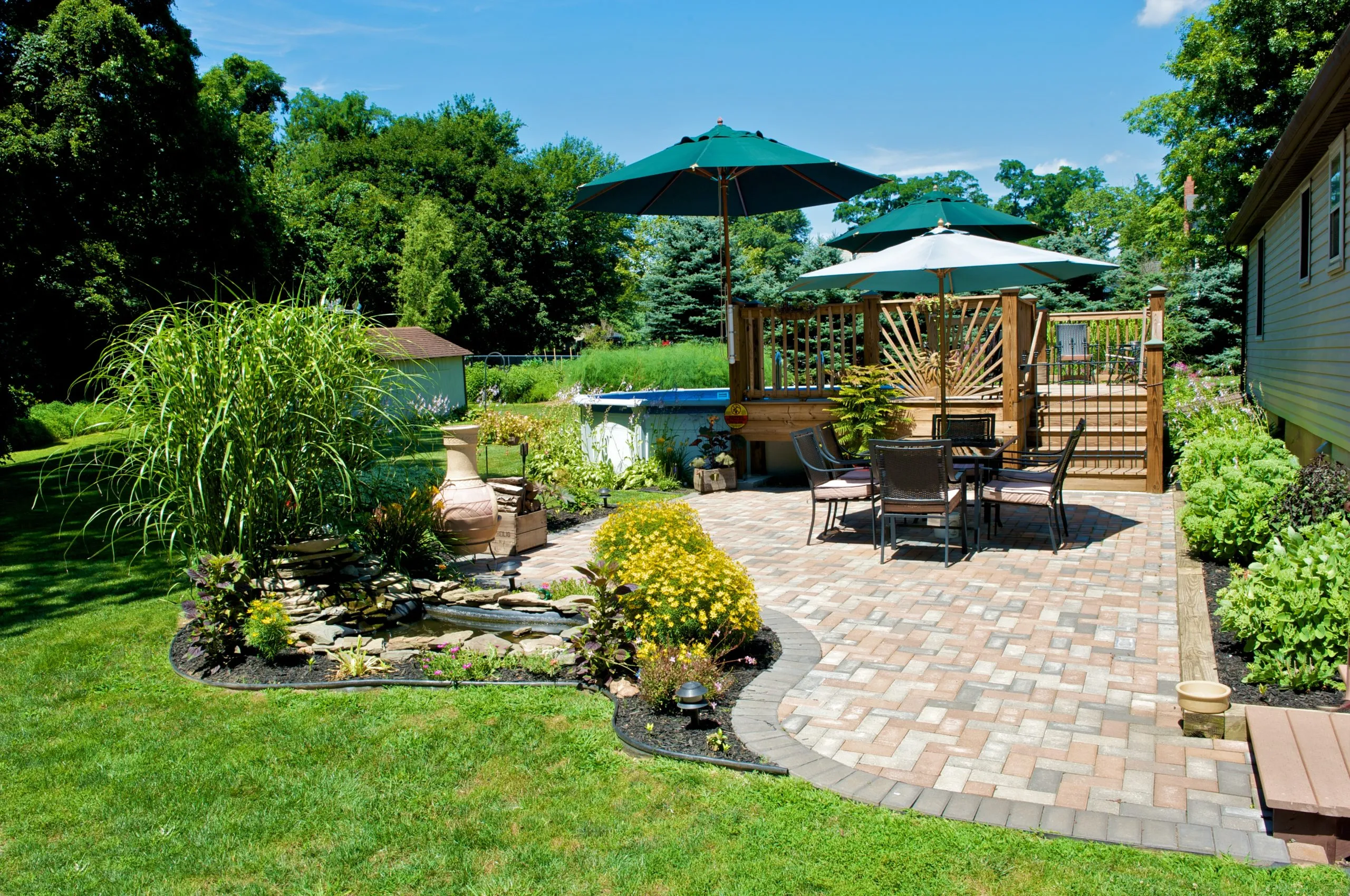 Backyard Landscaping & Outdoor Living